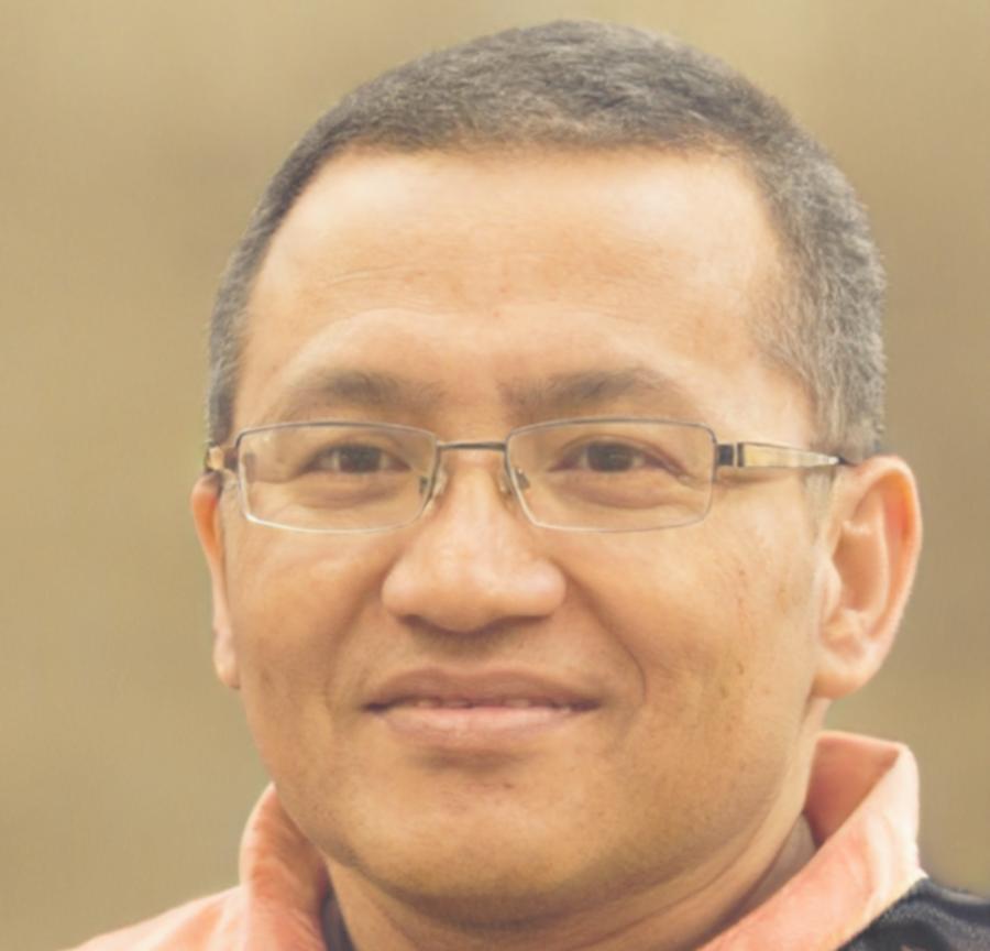 Retrato profesional de Mateo Herrera