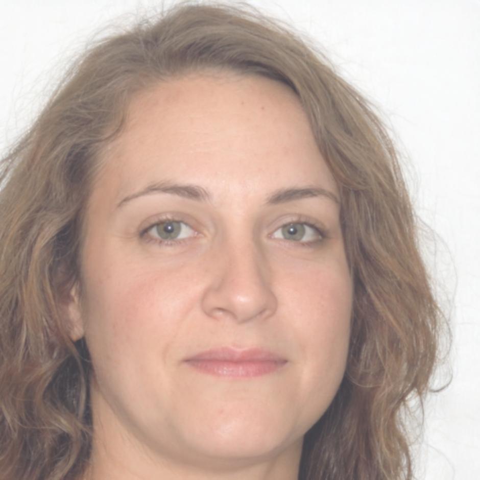 Retrato profesional de Carolina Vega